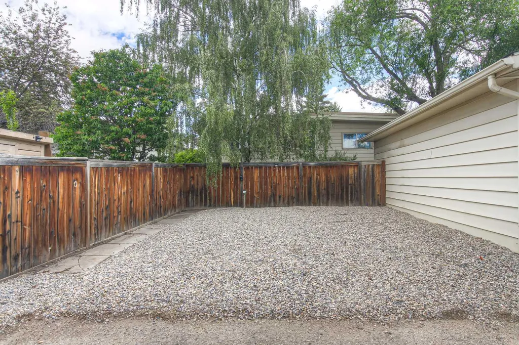 5839 66 Avenue NW Calgary AB T3A 2A8