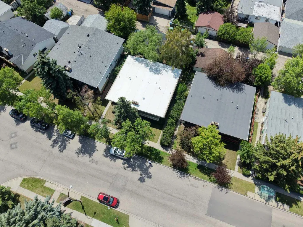 5839 66 Avenue NW Calgary AB T3A 2A8