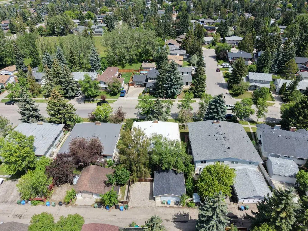 5839 66 Avenue NW Calgary AB T3A 2A8
