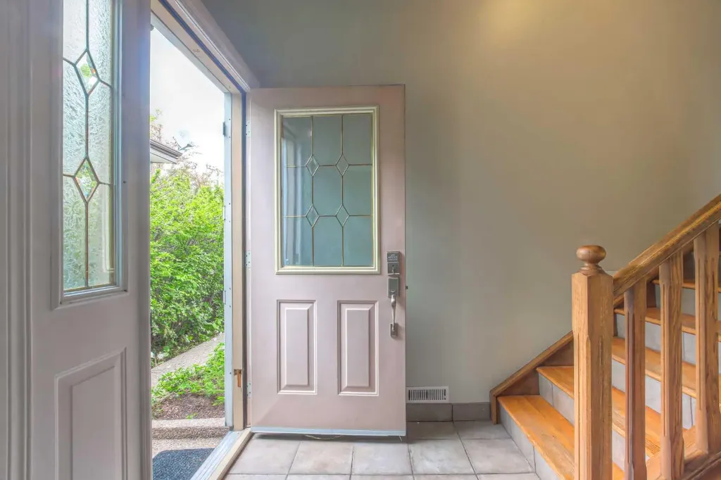 5839 66 Avenue NW Calgary AB T3A 2A8