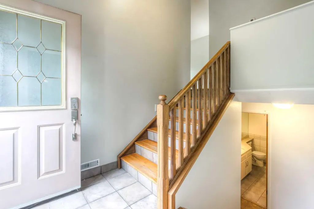 5839 66 Avenue NW Calgary AB T3A 2A8