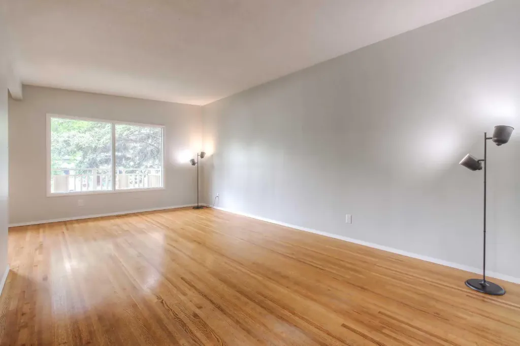 5839 66 Avenue NW Calgary AB T3A 2A8