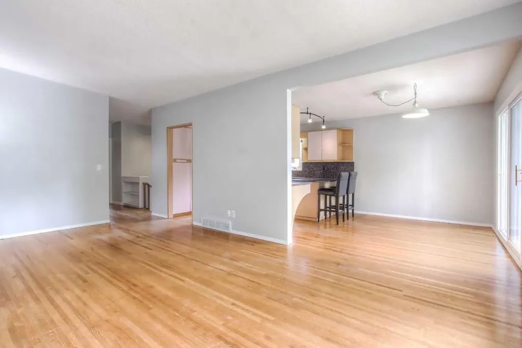 5839 66 Avenue NW Calgary AB T3A 2A8