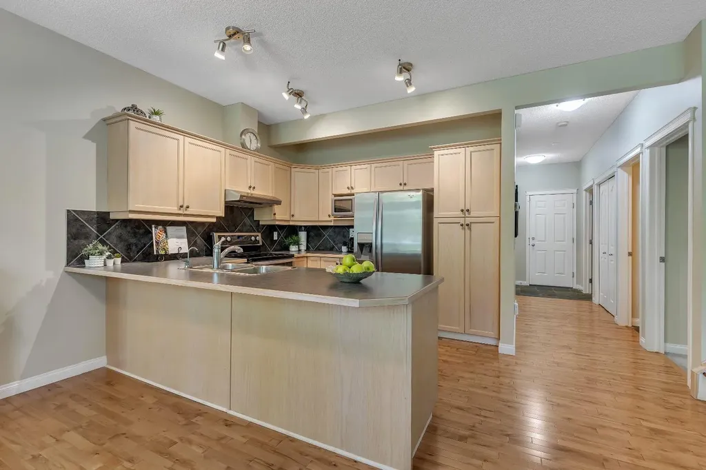 6 Discovery Heights SW Calgary AB T3H 4Y6