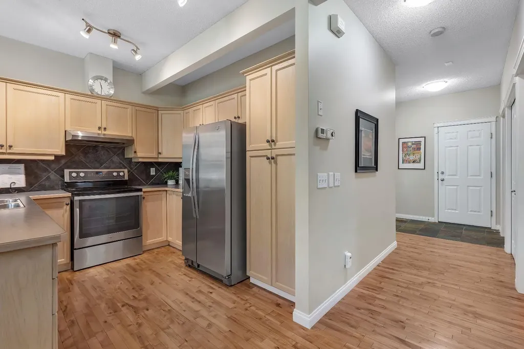 6 Discovery Heights SW Calgary AB T3H 4Y6