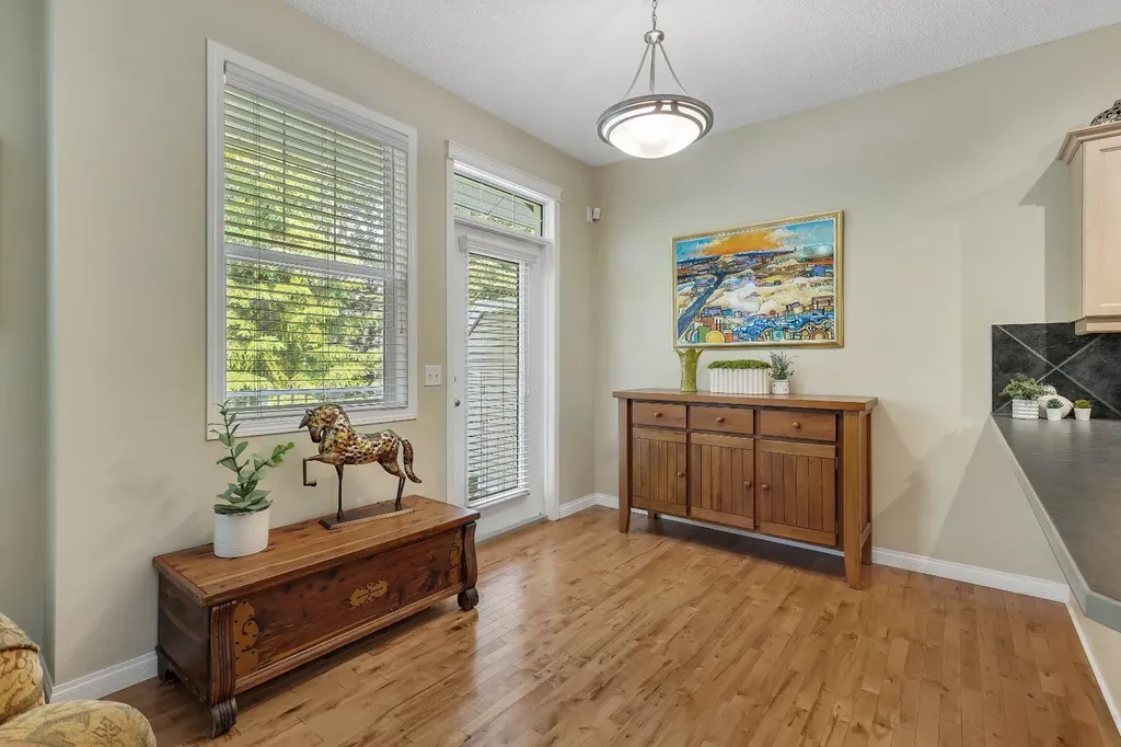6 Discovery Heights SW Calgary AB T3H 4Y6