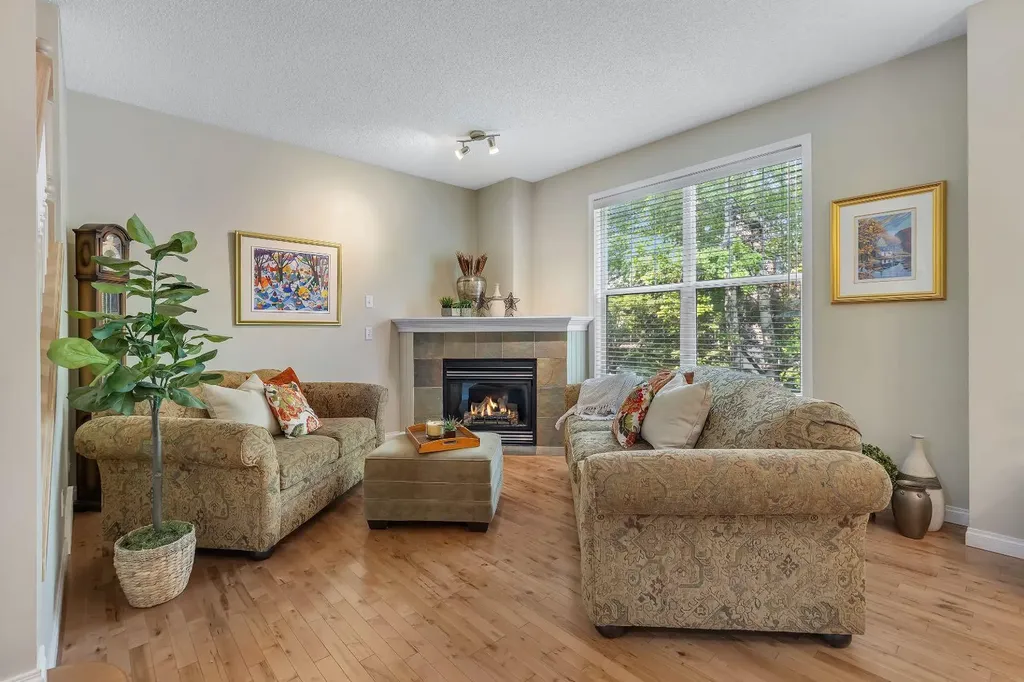 6 Discovery Heights SW Calgary AB T3H 4Y6