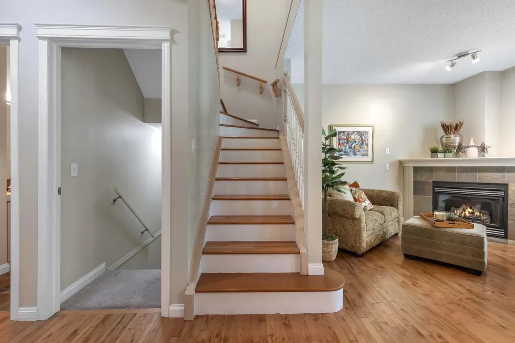 6 Discovery Heights SW Calgary AB T3H 4Y6