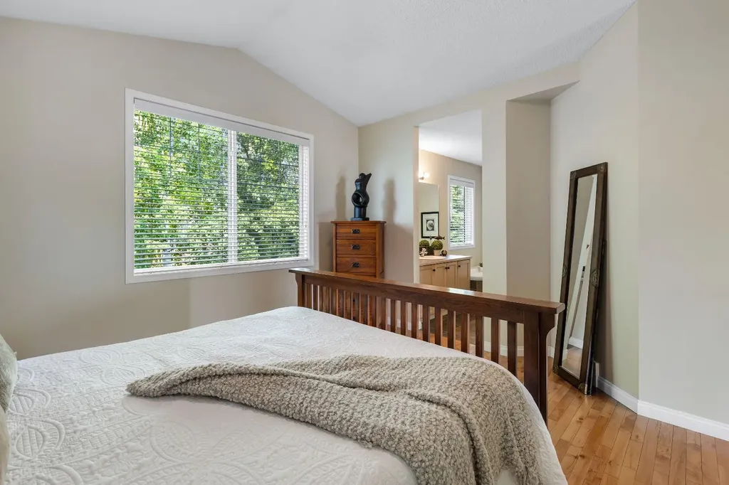 6 Discovery Heights SW Calgary AB T3H 4Y6