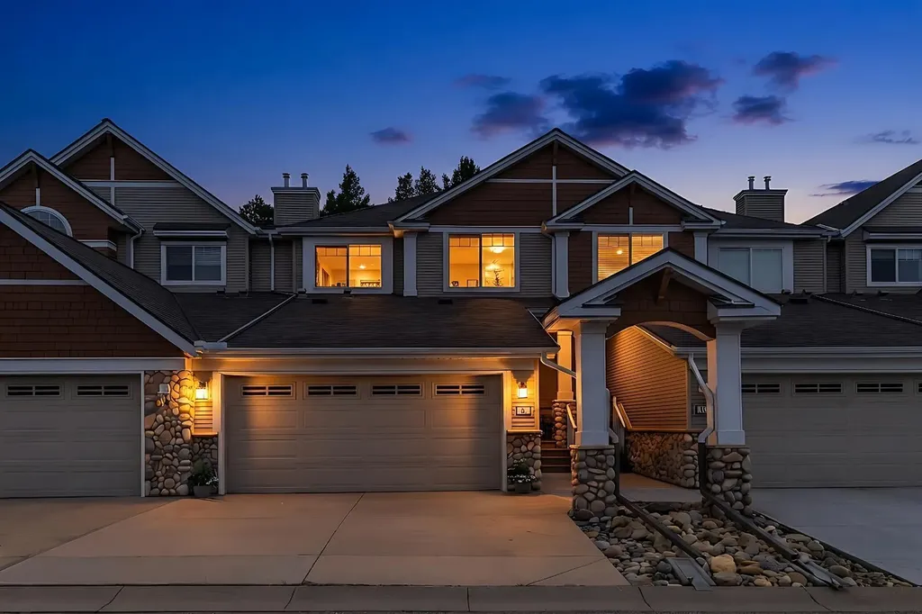 6 Discovery Heights SW Calgary AB T3H 4Y6