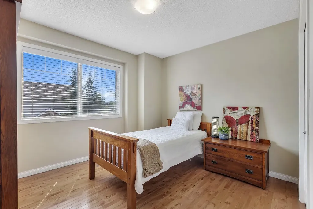 6 Discovery Heights SW Calgary AB T3H 4Y6