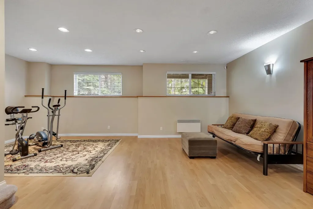 6 Discovery Heights SW Calgary AB T3H 4Y6
