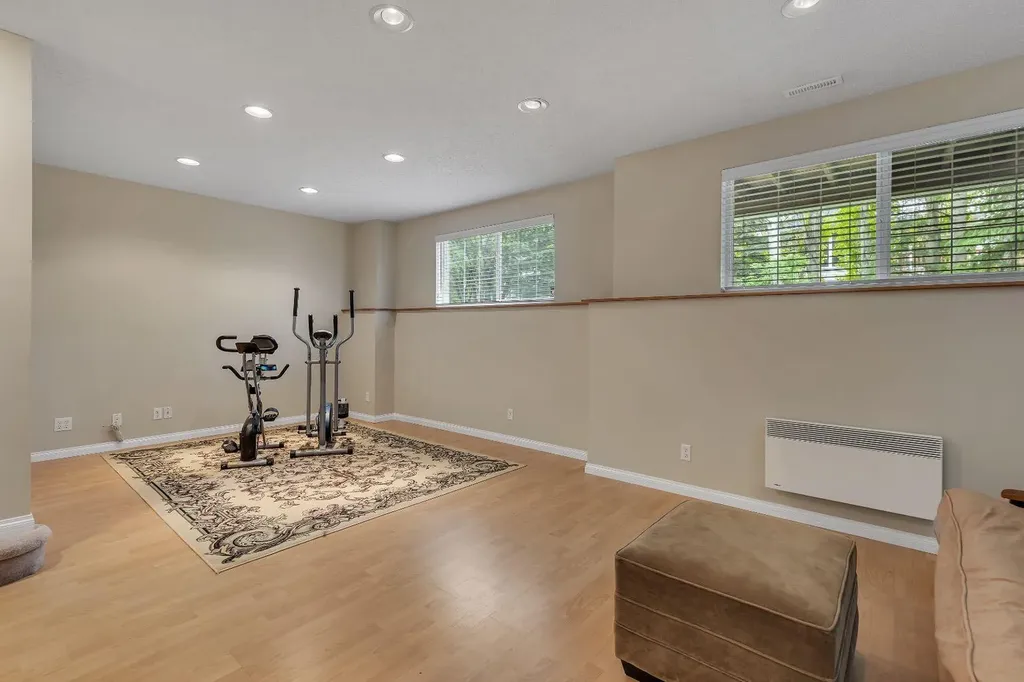 6 Discovery Heights SW Calgary AB T3H 4Y6