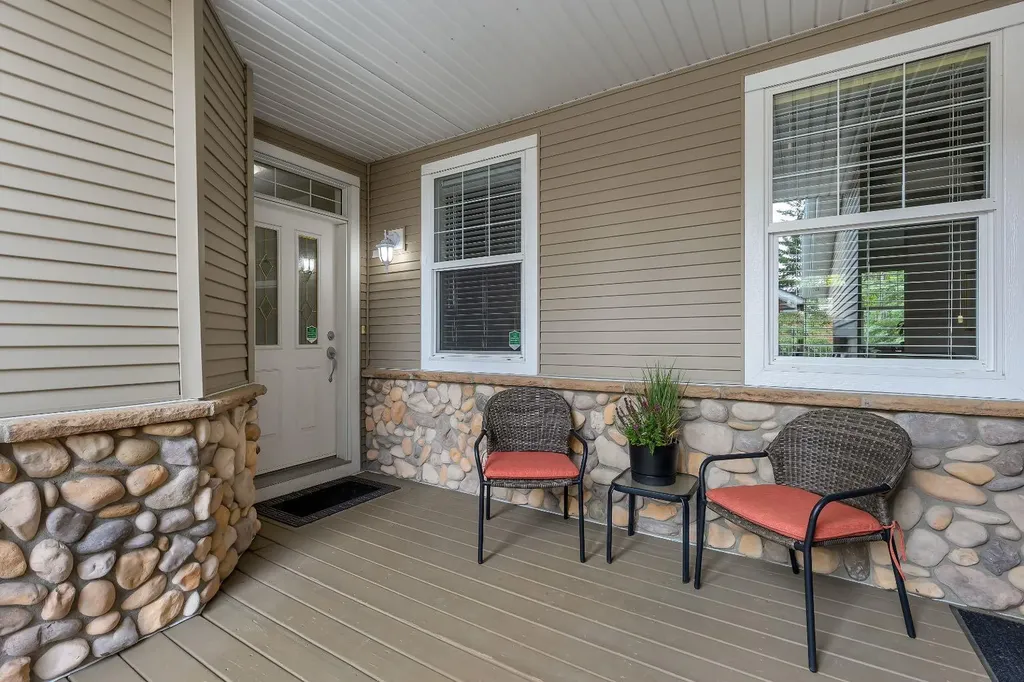 6 Discovery Heights SW Calgary AB T3H 4Y6