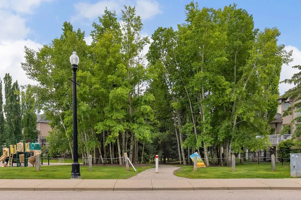 6 Discovery Heights SW Calgary AB T3H 4Y6