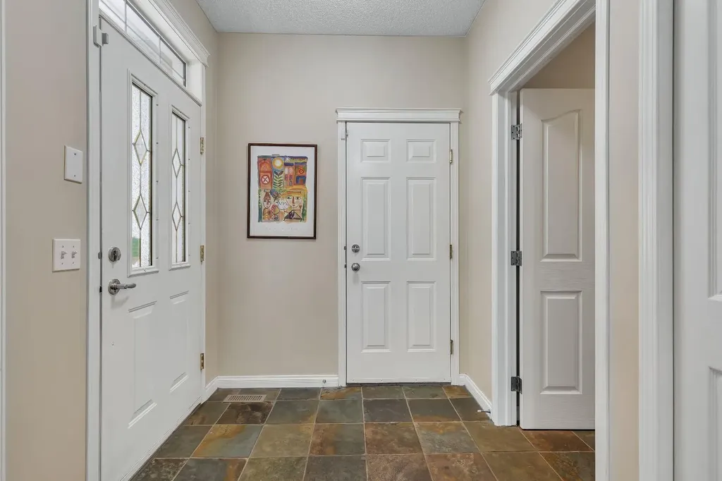 6 Discovery Heights SW Calgary AB T3H 4Y6