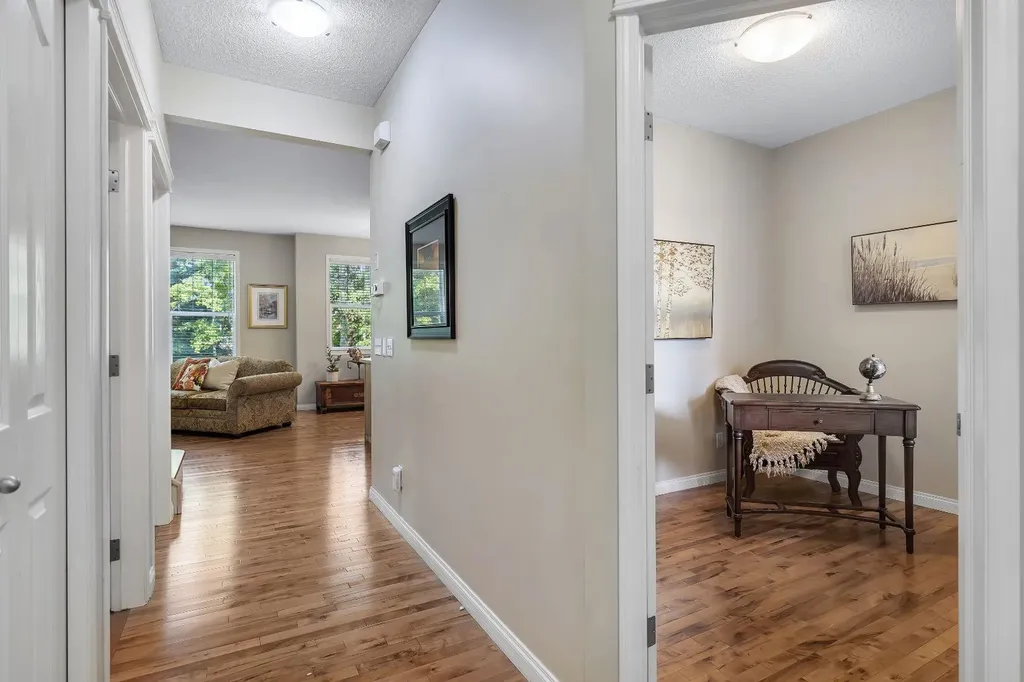 6 Discovery Heights SW Calgary AB T3H 4Y6