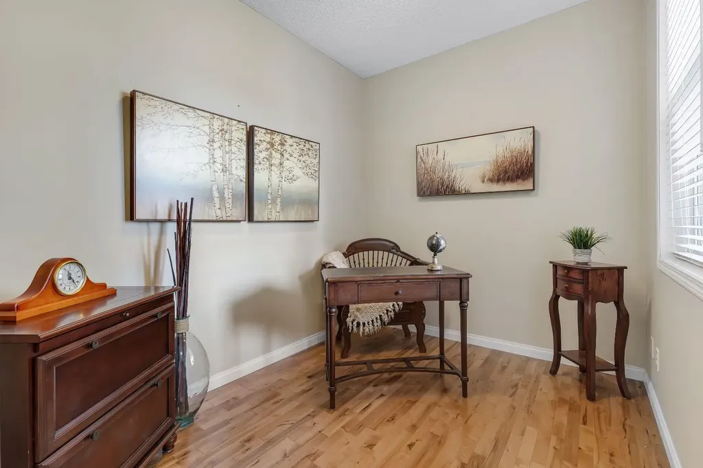 6 Discovery Heights SW Calgary AB T3H 4Y6