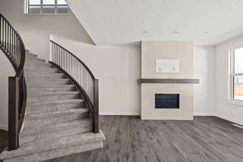 167 Lucas Gardens NW Calgary AB T3P 2R9