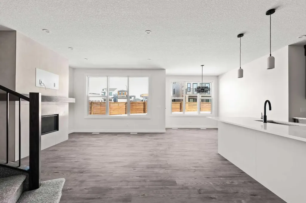 167 Lucas Gardens NW Calgary AB T3P 2R9