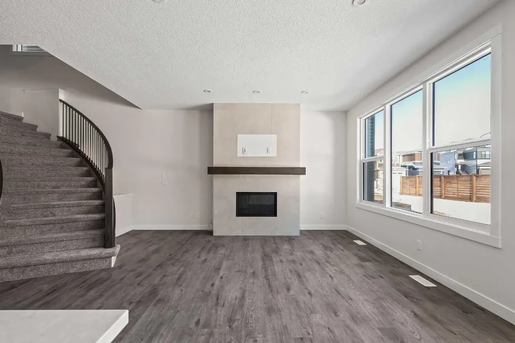 167 Lucas Gardens NW Calgary AB T3P 2R9