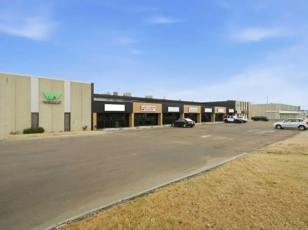 7727 50 Avenue Red Deer AB T4P 1M7