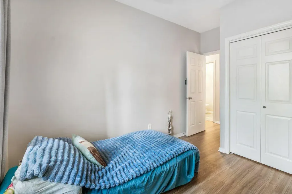 121 Silkstone Road W Lethbridge AB T1J 3A8