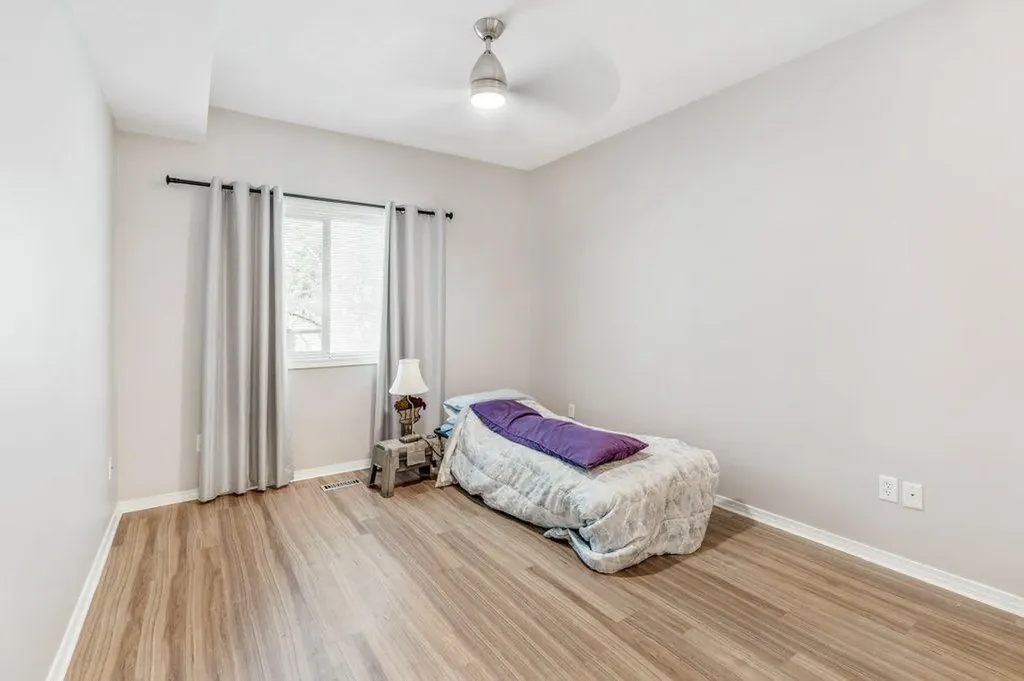 121 Silkstone Road W Lethbridge AB T1J 3A8