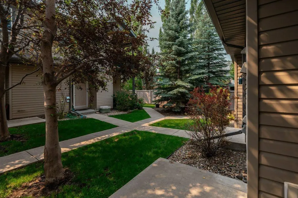 121 Silkstone Road W Lethbridge AB T1J 3A8