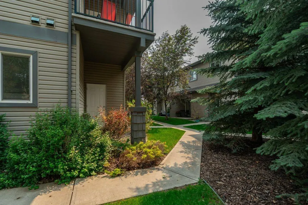 121 Silkstone Road W Lethbridge AB T1J 3A8