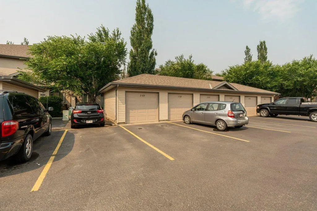 121 Silkstone Road W Lethbridge AB T1J 3A8