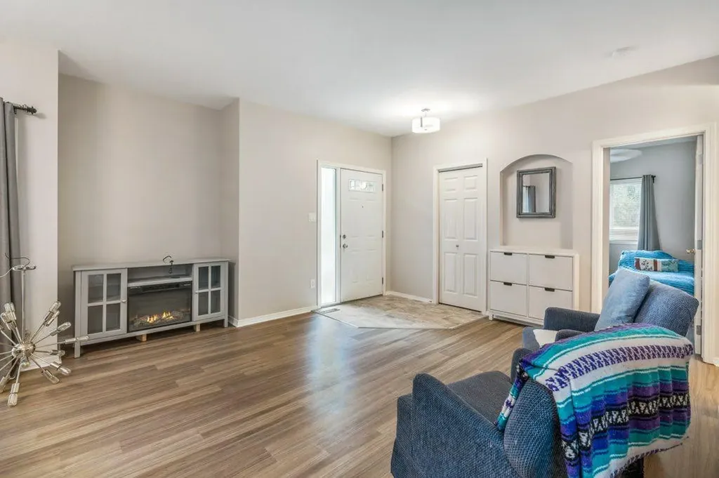 121 Silkstone Road W Lethbridge AB T1J 3A8