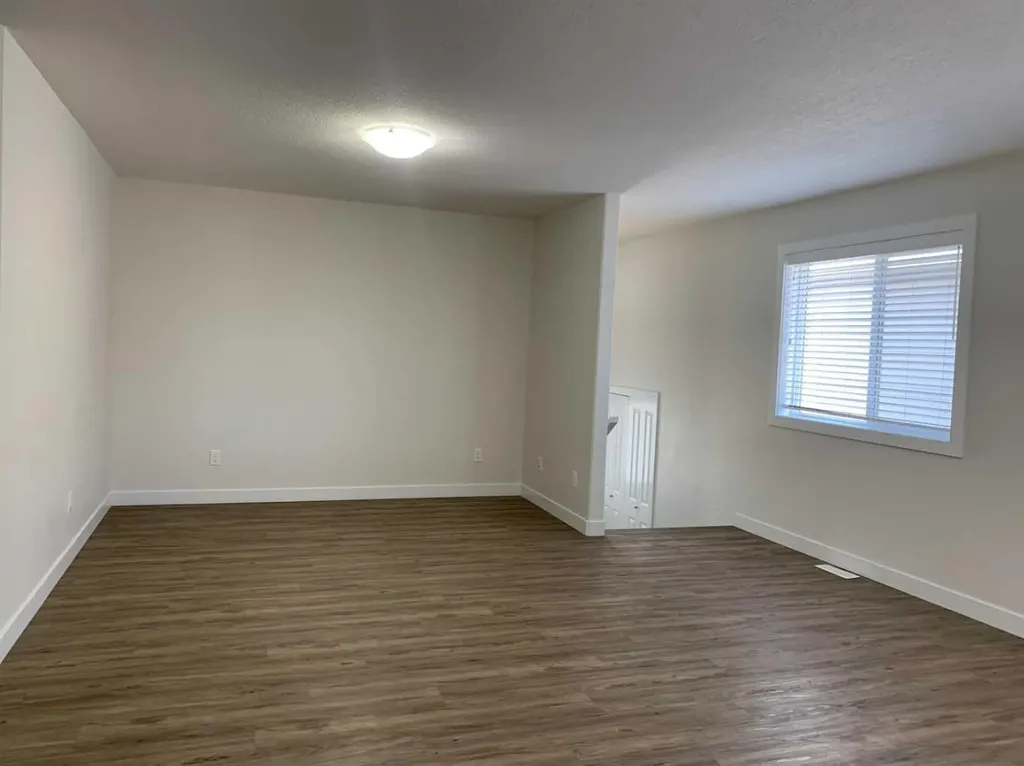 9606 113 Avenue Clairmont AB T8X5C5