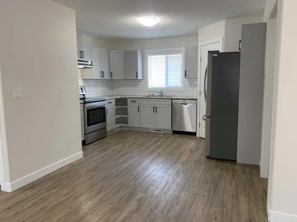 9606 113 Avenue Clairmont AB T8X5C5