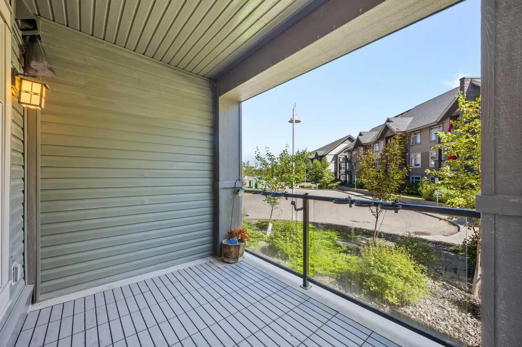 25 Aspenmont Heights SW Calgary AB T3H 0E4