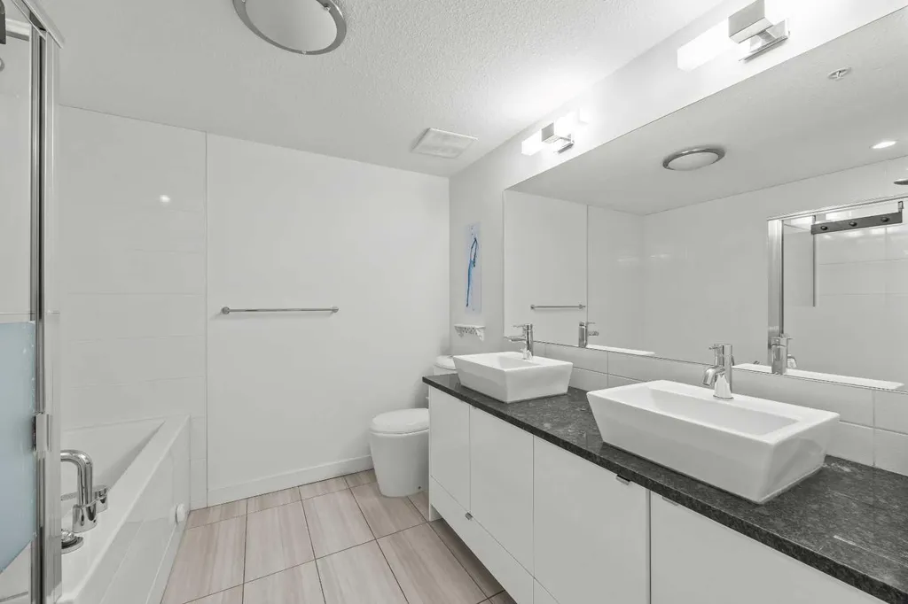 25 Aspenmont Heights SW Calgary AB T3H 0E4