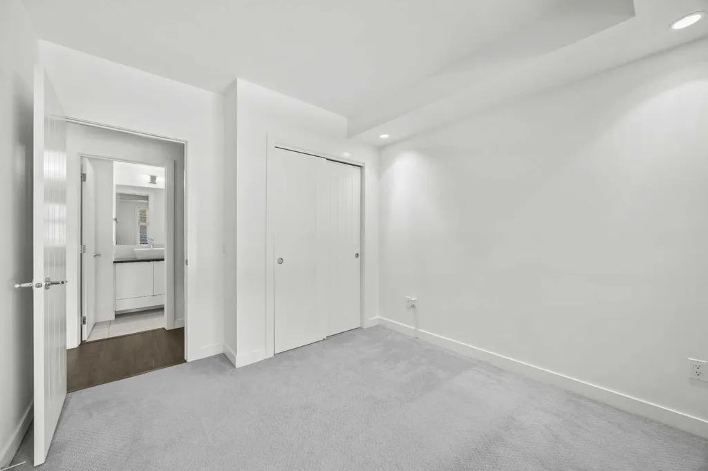 25 Aspenmont Heights SW Calgary AB T3H 0E4