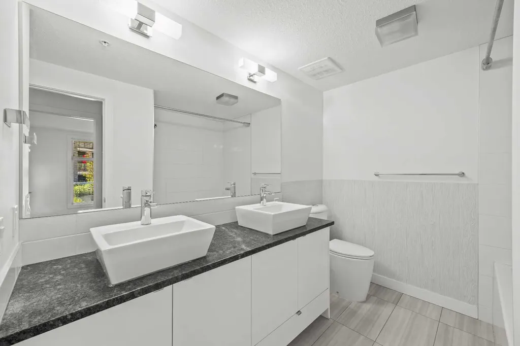 25 Aspenmont Heights SW Calgary AB T3H 0E4