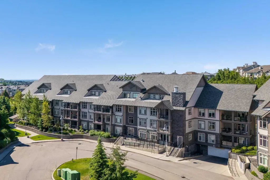25 Aspenmont Heights SW Calgary AB T3H 0E4