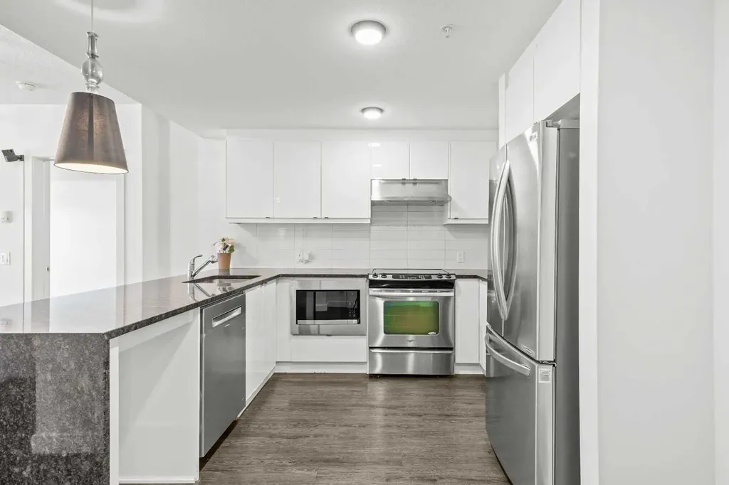 25 Aspenmont Heights SW Calgary AB T3H 0E4