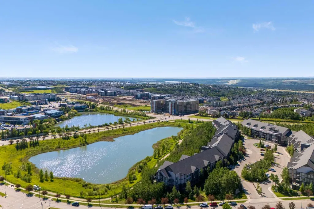 25 Aspenmont Heights SW Calgary AB T3H 0E4