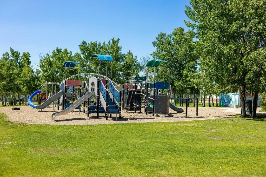 25 Aspenmont Heights SW Calgary AB T3H 0E4