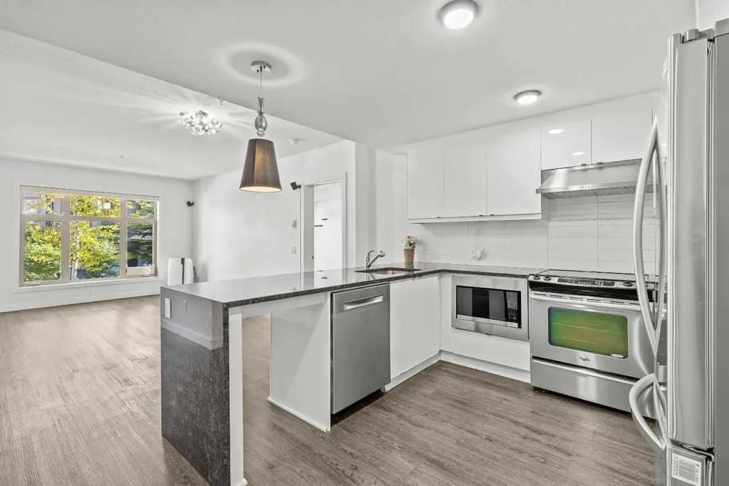 25 Aspenmont Heights SW Calgary AB T3H 0E4