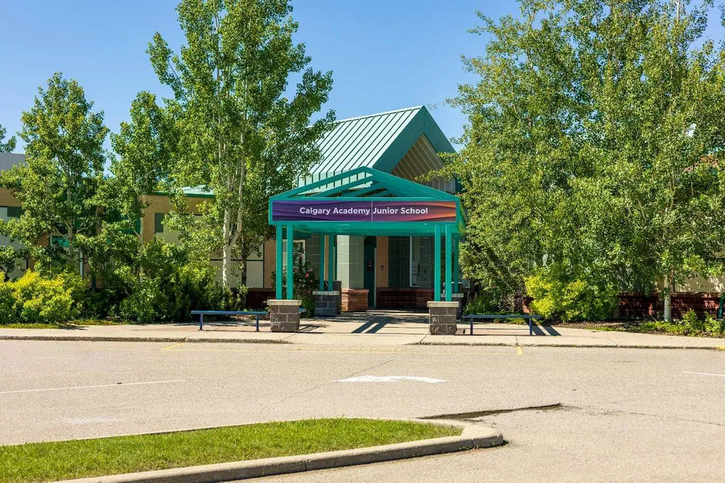 25 Aspenmont Heights SW Calgary AB T3H 0E4