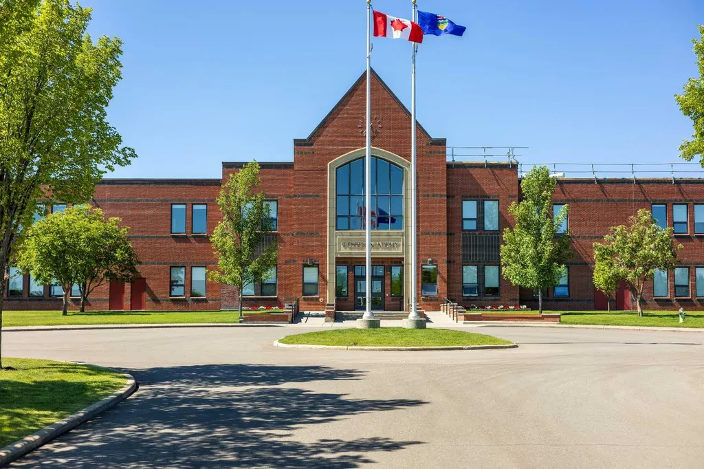 25 Aspenmont Heights SW Calgary AB T3H 0E4