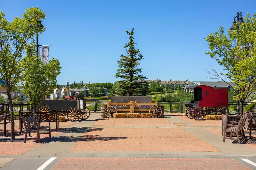 25 Aspenmont Heights SW Calgary AB T3H 0E4
