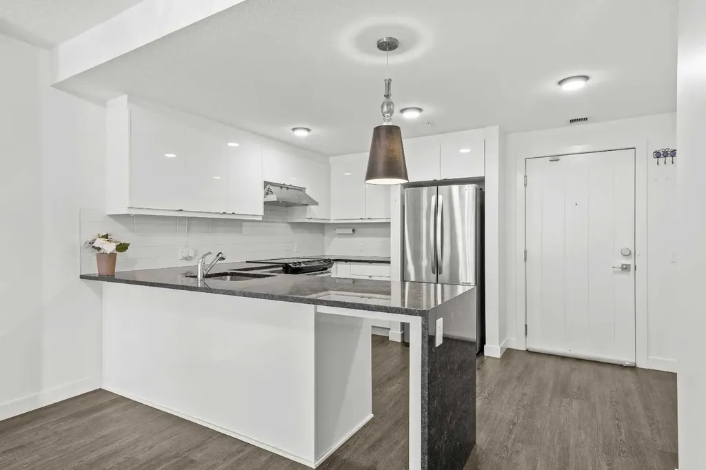 25 Aspenmont Heights SW Calgary AB T3H 0E4