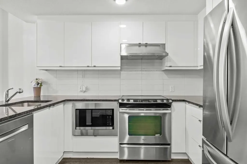 25 Aspenmont Heights SW Calgary AB T3H 0E4