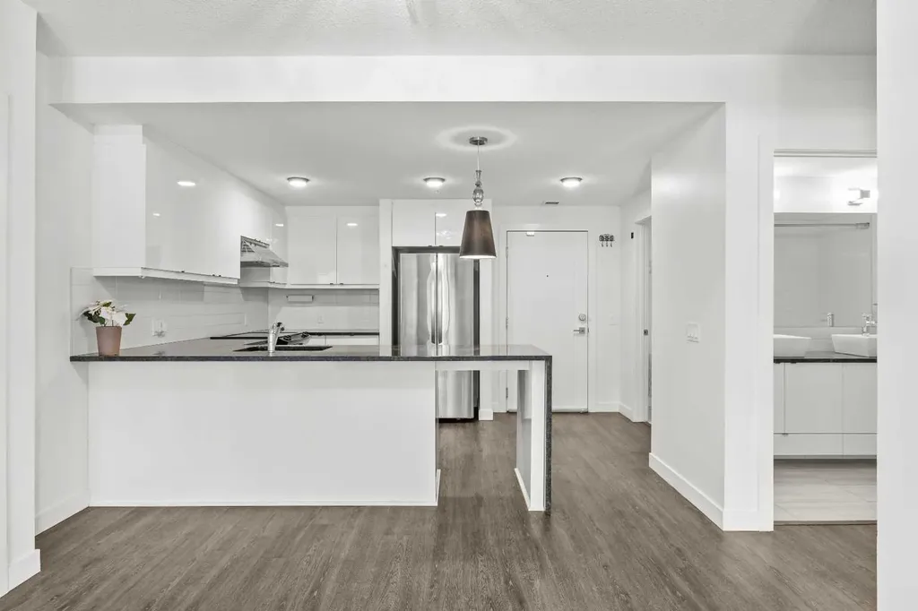 25 Aspenmont Heights SW Calgary AB T3H 0E4