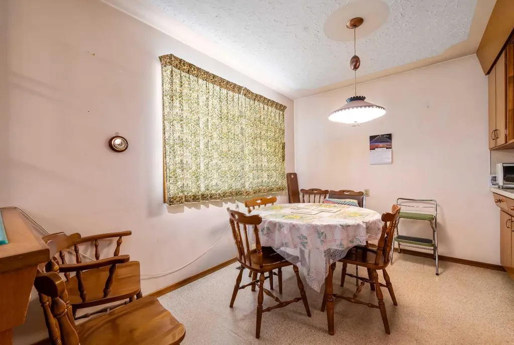 61 5 Street SW Medicine Hat AB T1A4G3